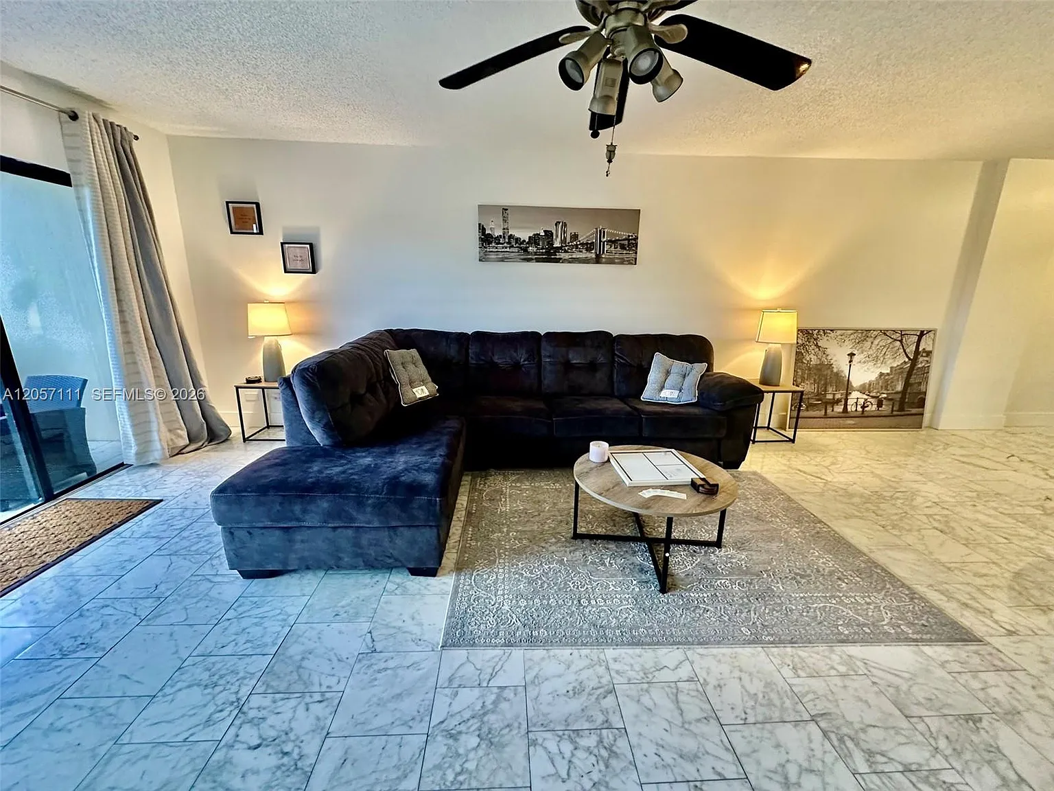 Canongate Condo No One — Photo 1