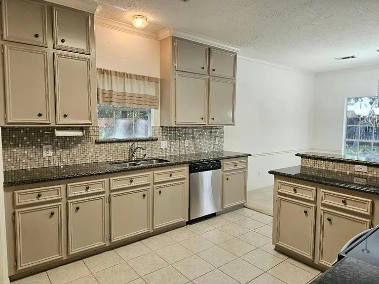 120 Hiwon Dr — Photo 13