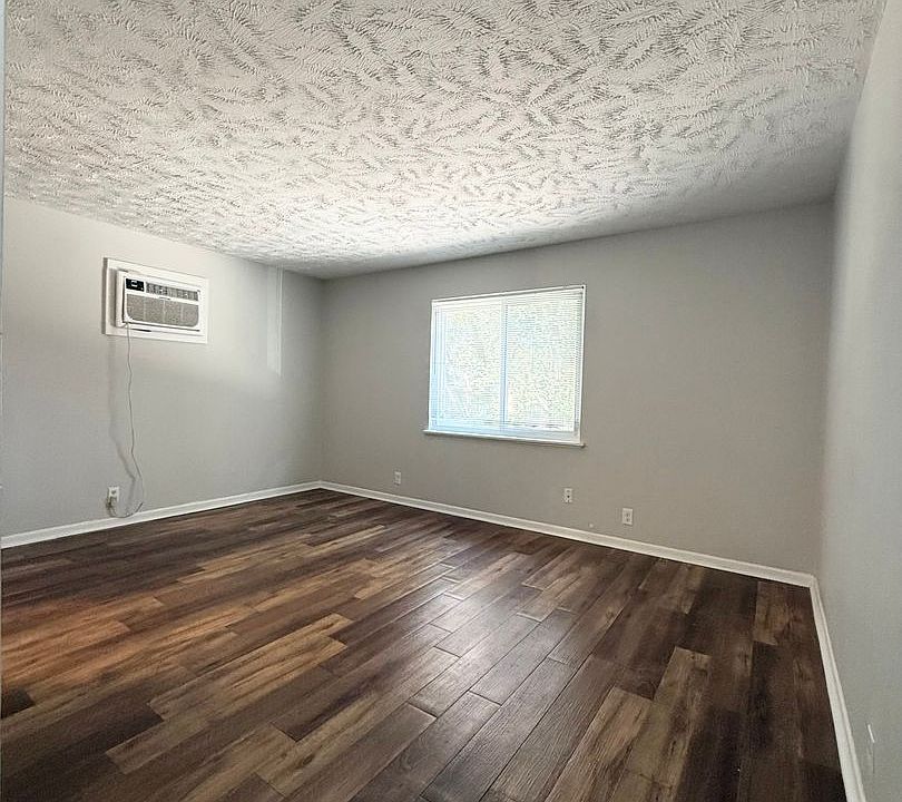 1st image of 801 N 48th St APT 5