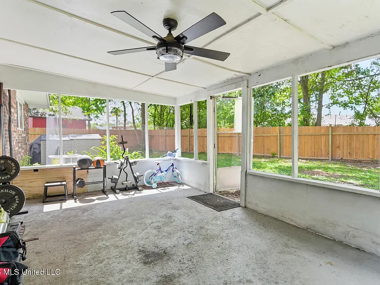 2616 W Angela Cir — Photo 23