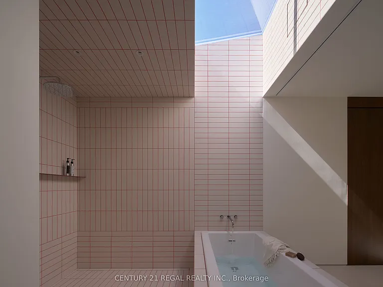 275 Keewatin Ave S #REAR — Photo 31