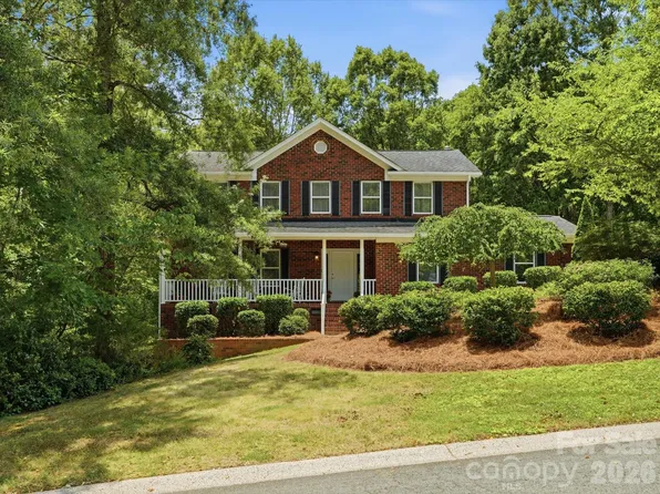 419 Whitefriars Ln, Matthews, NC 28105