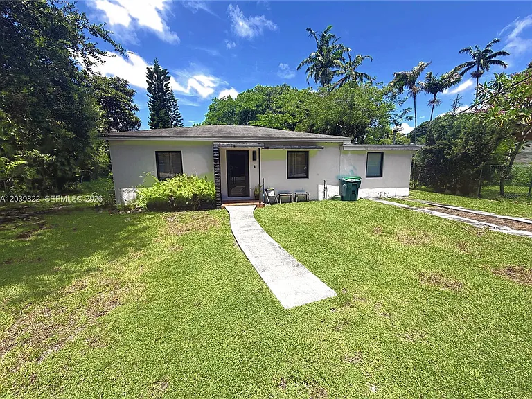 4712 SW 64th Ct — Photo 1