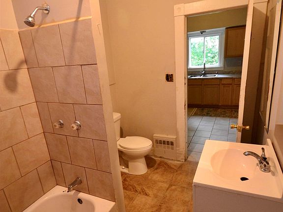4th image of 1812 N 33rd St