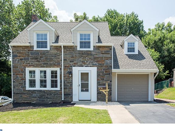 3rd image of 4674 Woodland Ave