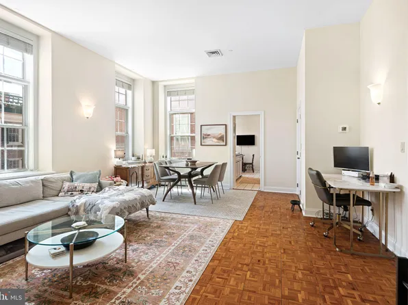 211 S 4th St APT 306, Philadelphia, PA 19106