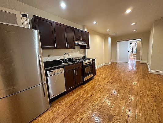 1st image of 226 Atlantic Ave APT 3