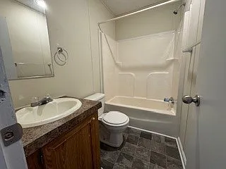 815 Monroe Ln — Photo 6