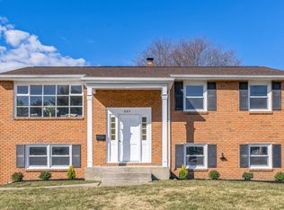 207 Countryside Ln, Mount Laurel, NJ 08054