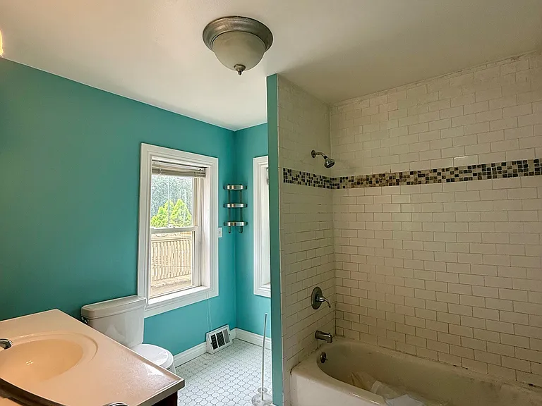 924 Lovering Ave — Photo 13