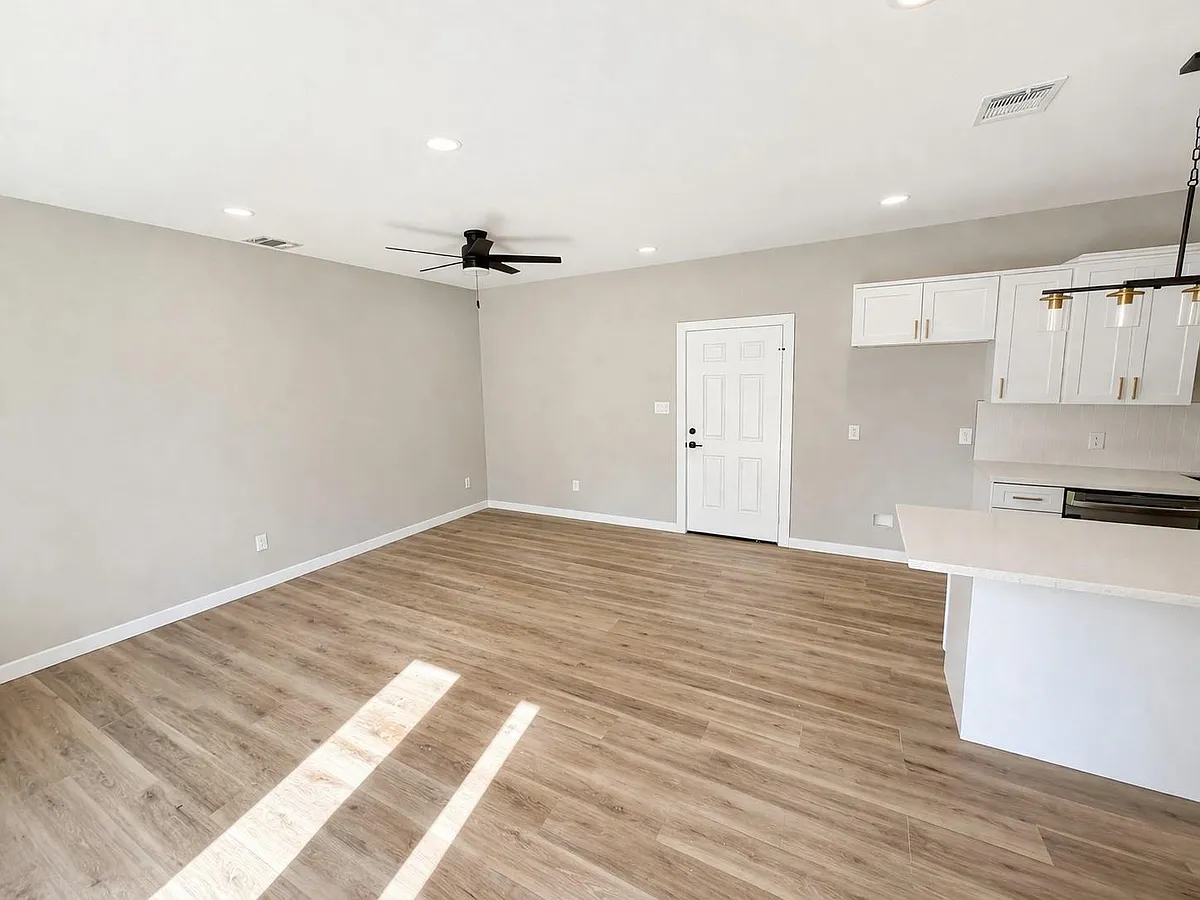 Building Photo - 1422 W Willis St #A