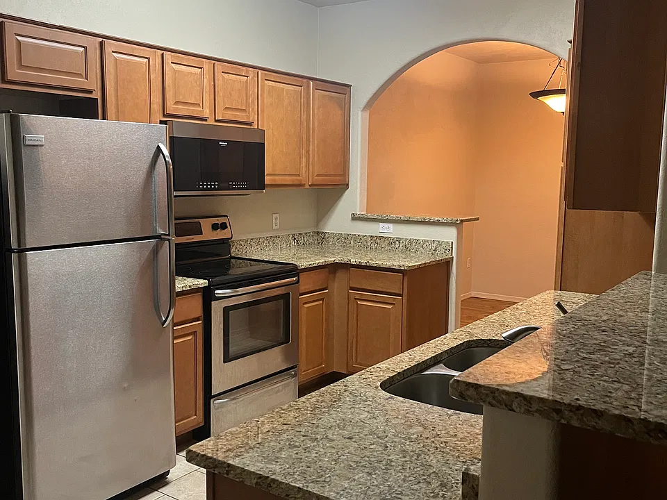 2550 E River Rd #1105