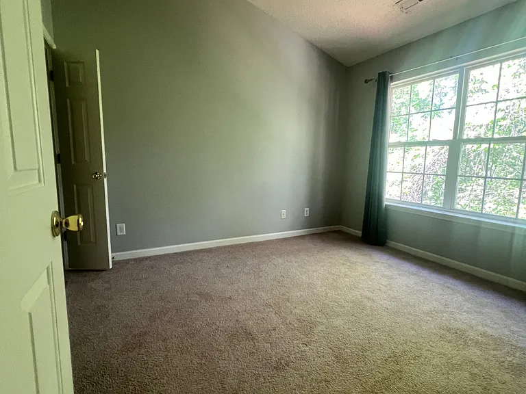 12 Tannenbaum Cir #1 — Photo 8