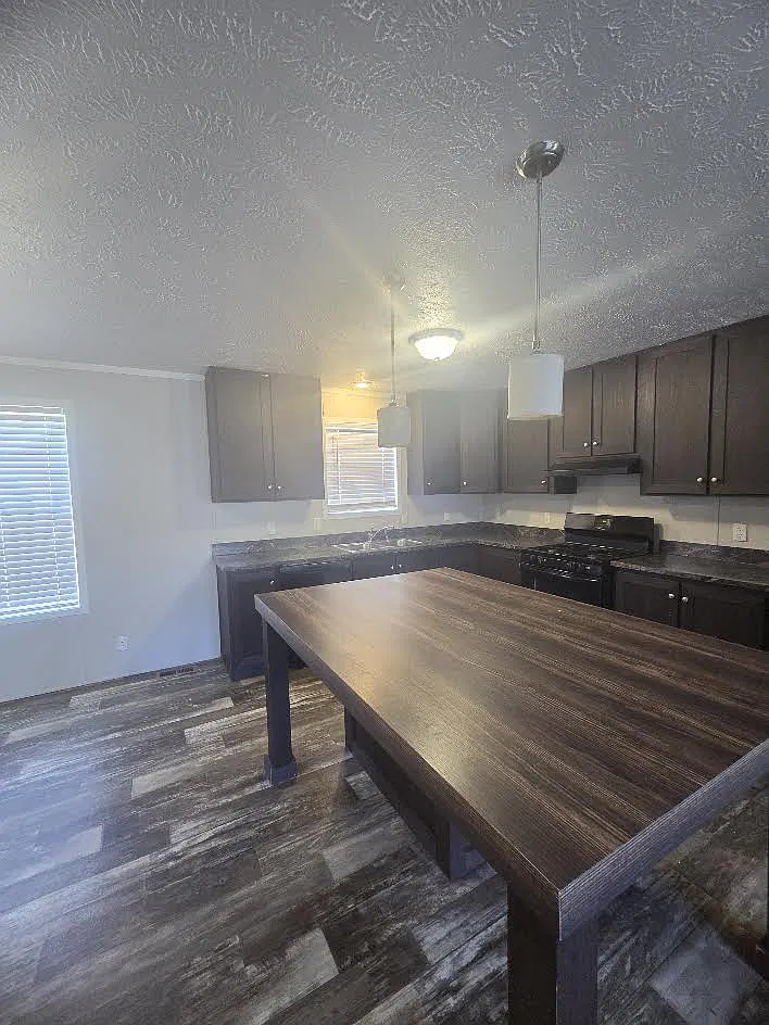 3 bed, 1344 sqft, $1,359 — Photo 3