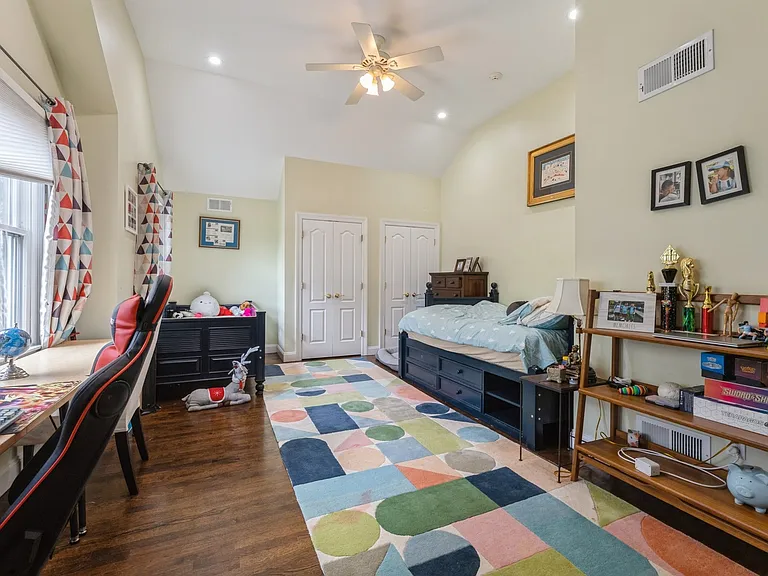 107 Hudson Ave #107 — Photo 35