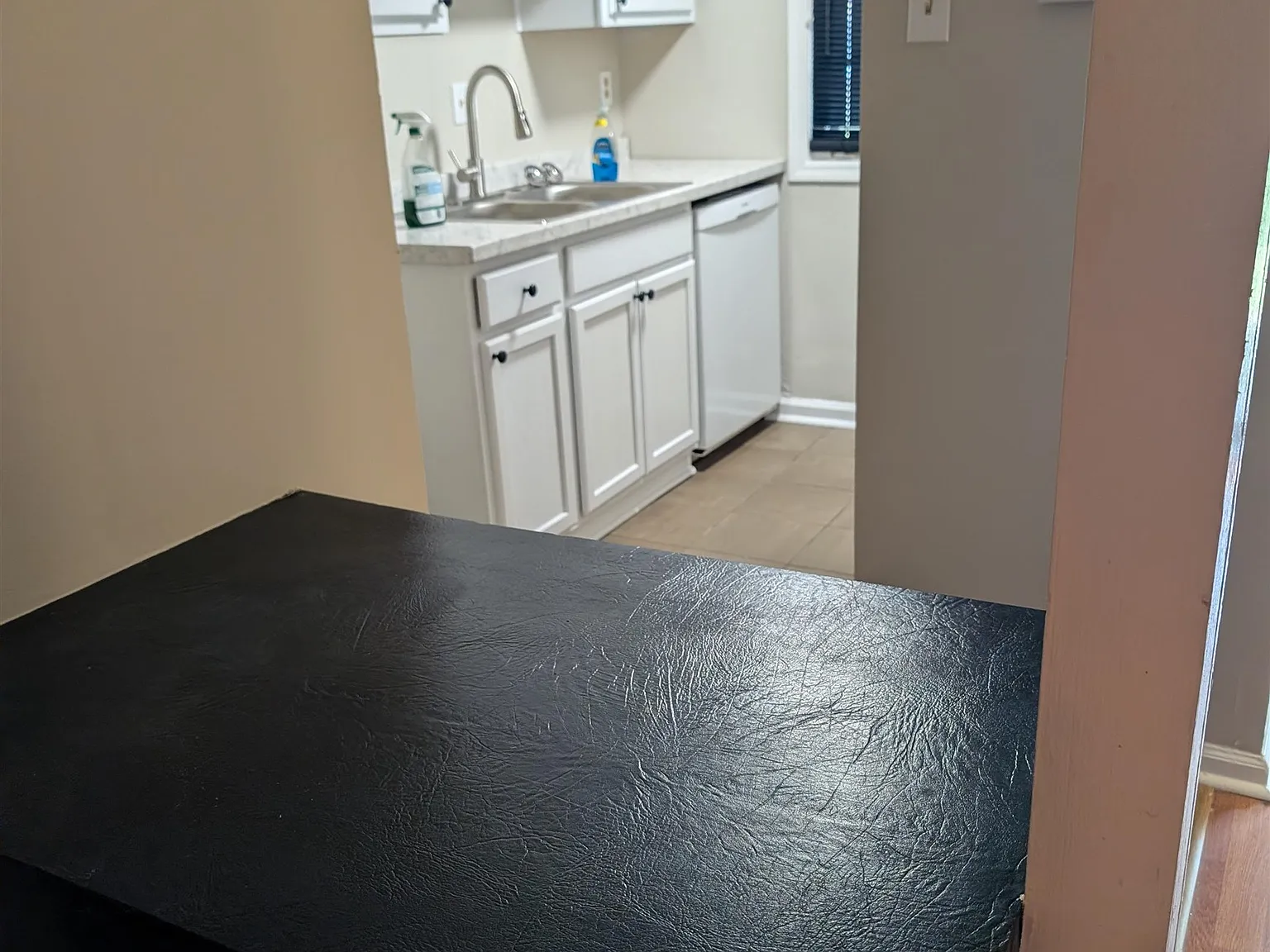 2 bed, 1.5 bath, 1132 sqft, $995 — Photo 2