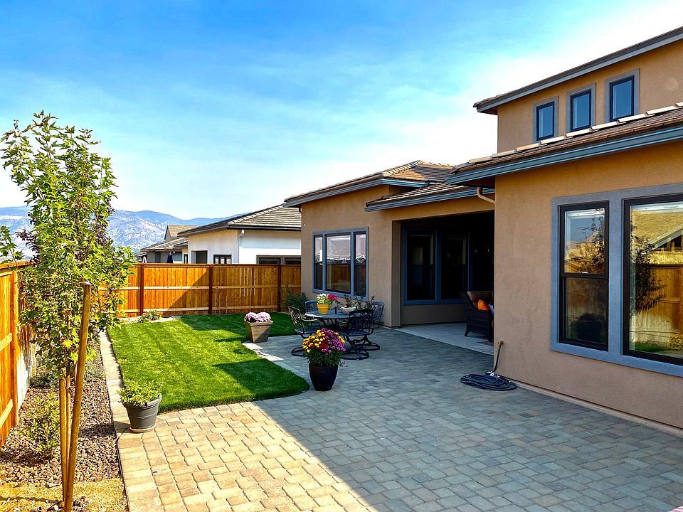 2nd image of 925 Solarium Dr