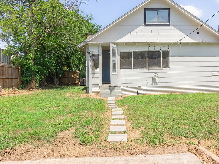 1902 Miller Ave — Photo 67
