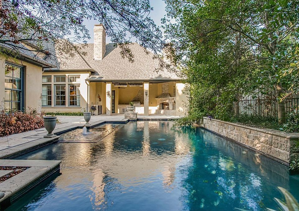 2nd image of 6131 Park Ln
