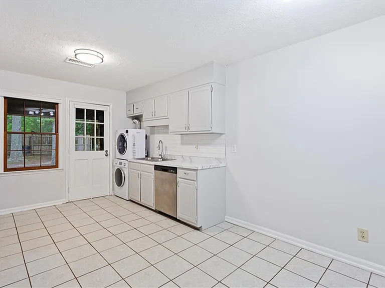 230 Kimberly Way SW — Photo 6