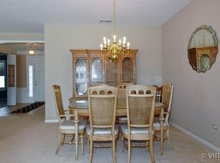 2525 Edgewater Dr, Elgin, IL 60124