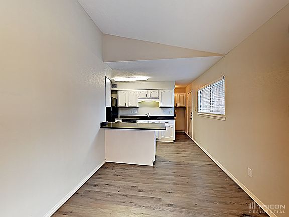 3rd image of 925 Granite Ln
