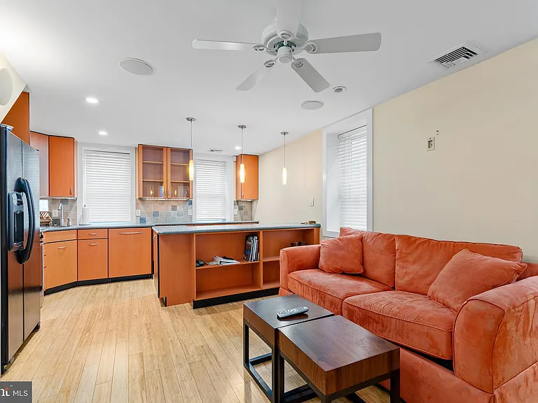 345 S Hicks St — Photo 4