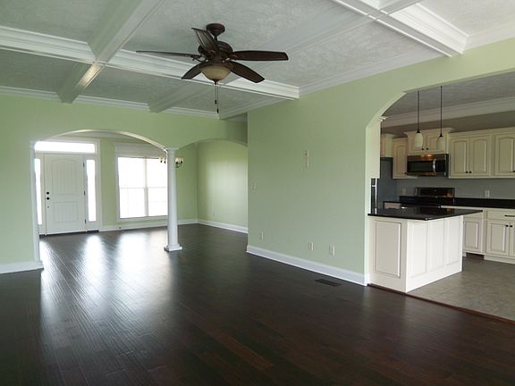4th image of 102 Crowne Hill Dr