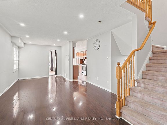 3rd image of 40 Hollowgrove Blvd