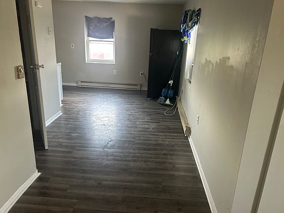 4th image of 1009 E Main St #1/2