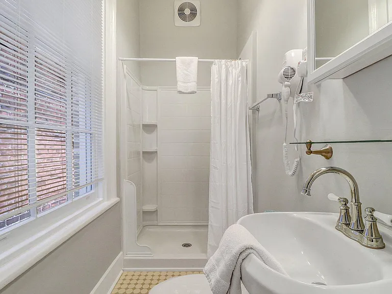 203 E York St #1 — Photo 7