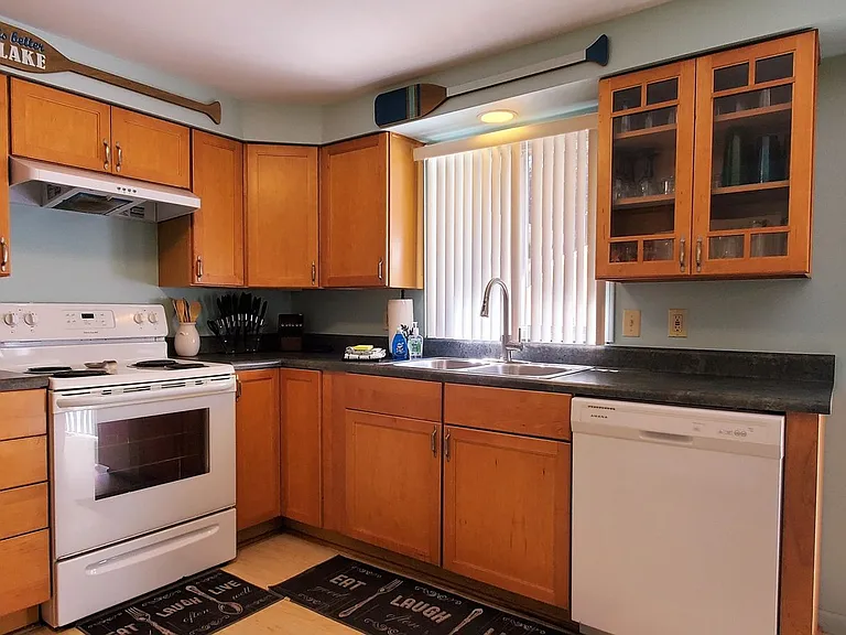 1320 Main St — Photo 4