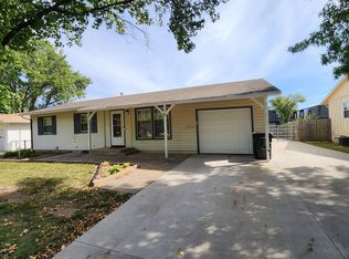 3016 SW Oakley Ave, Topeka, KS 66614