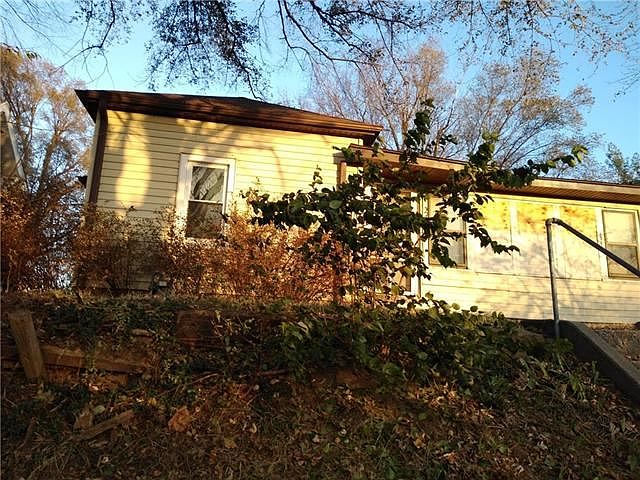 1st image of 2405 S 16th St
