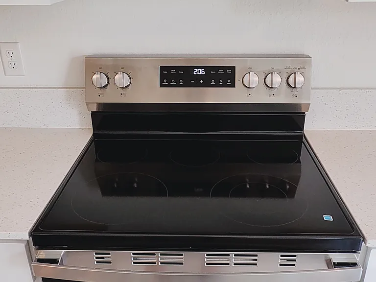 660 Carlyle Way — Photo 28