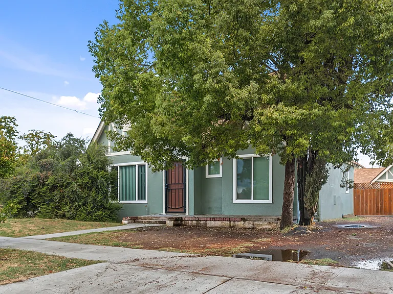 252 N G St — Photo 2