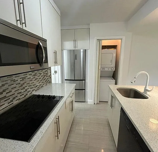 916 NE 15th Ave #3 — Photo 13