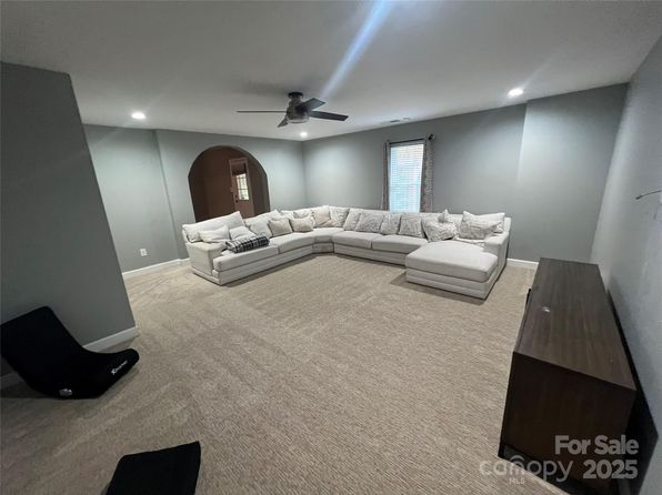 715 Larimer Ln, Charlotte, NC 28262