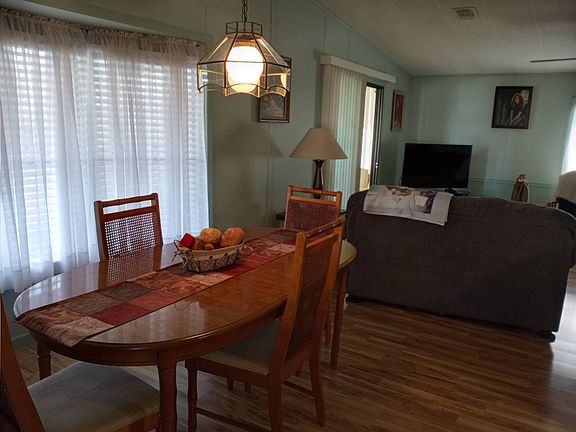 4th image of 251 Country Ln