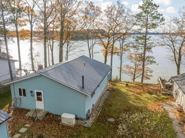 10147 Lakeshore Dr, Evart, MI 49631