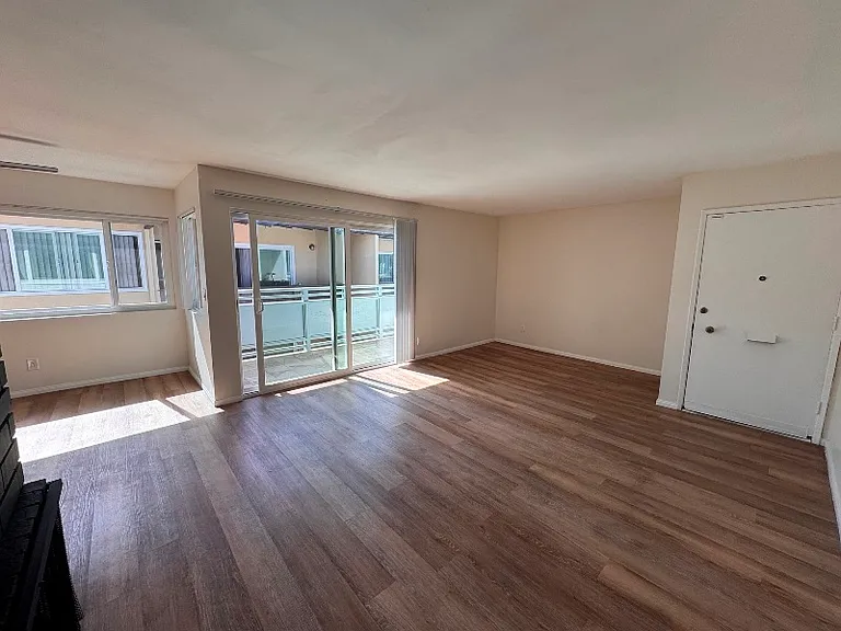 520 Avenue G #7 — Photo 4