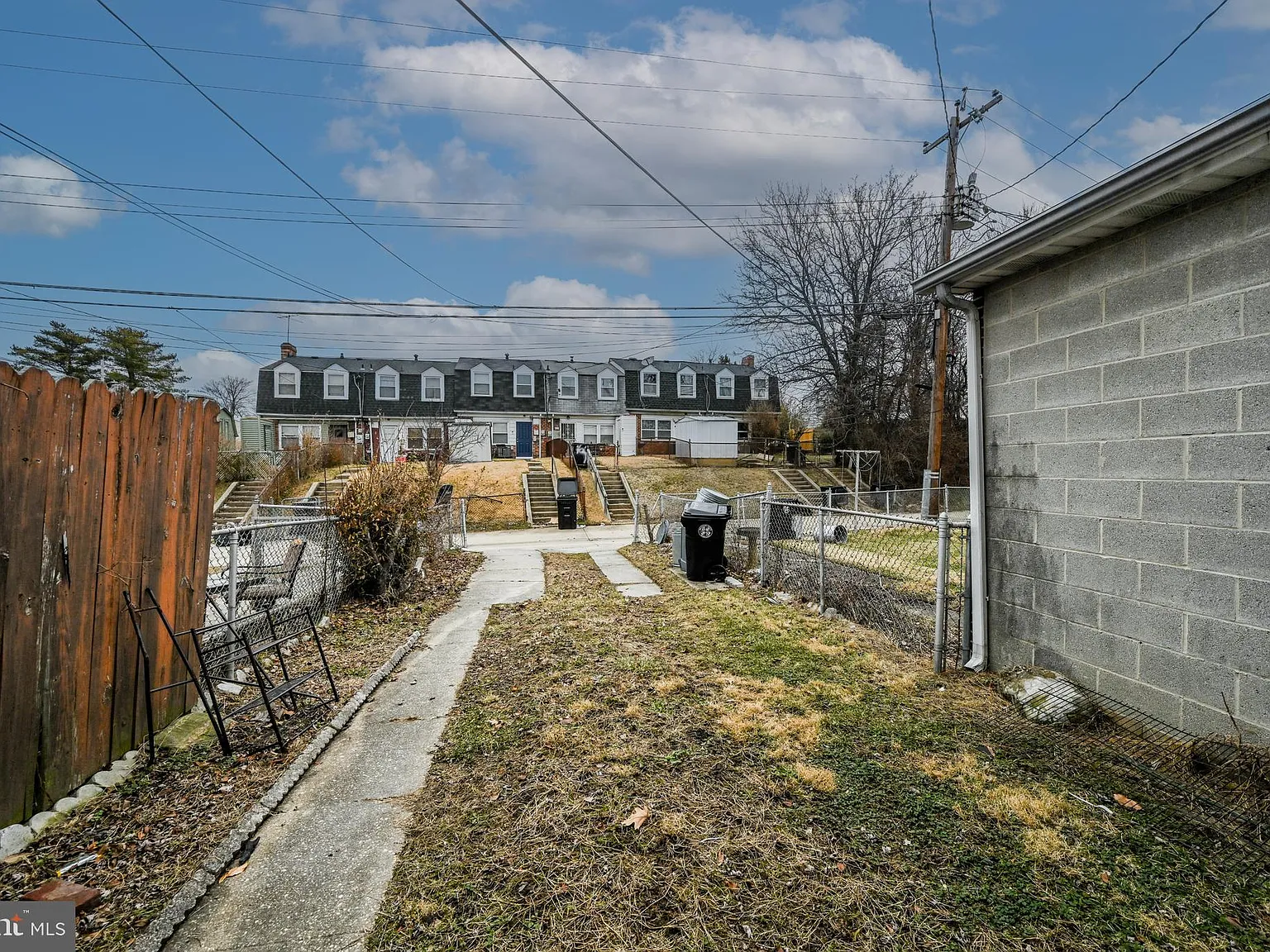 3 bed, 1024 sqft, $1,700 — Photo 4