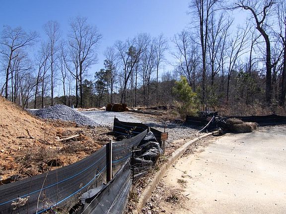2nd image of 42 Five Oaks Ln