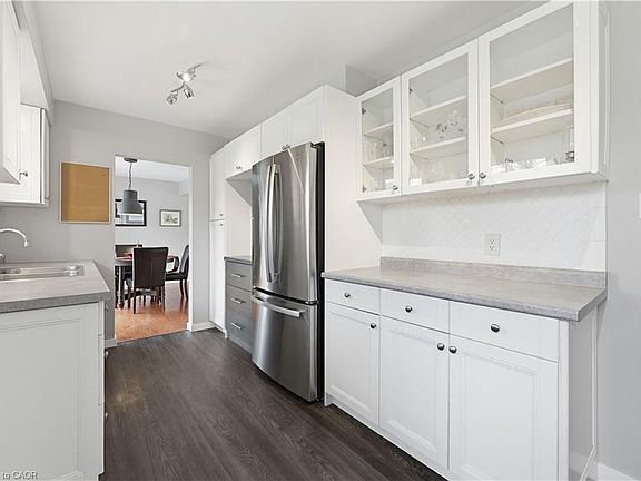 4th image of 147 Churchill Dr