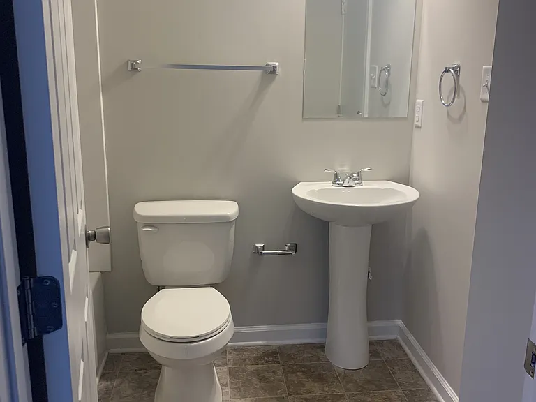 1104 Oak St #4 — Photo 7