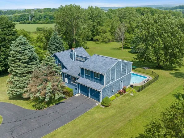 4278 Makyes Rd, Syracuse, NY 13215