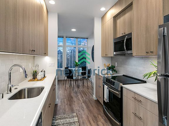 4th image of 2505 E Union St #D