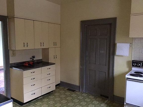 5th image of 305 Trahern Cir