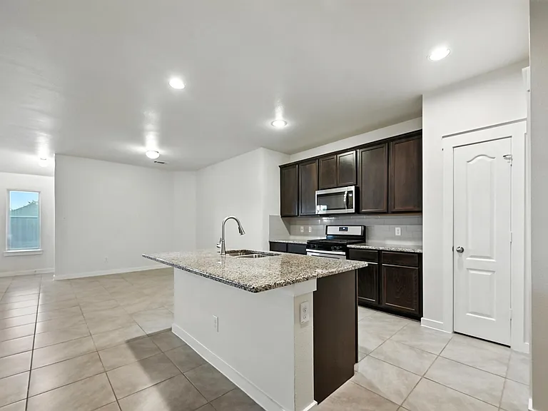 1581 Ferguson Dr — Photo 10