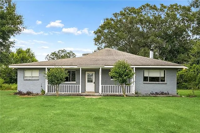 4 bed, 4.0 bath, 3048 sqft, $1,500 — Photo 1